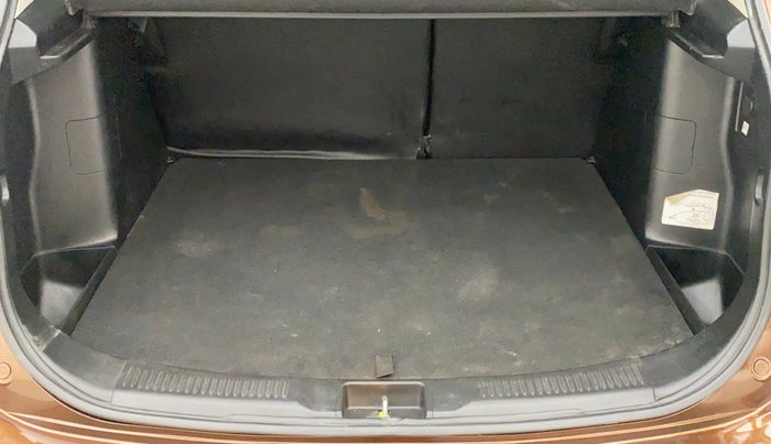 2015 Maruti S Cross ZETA 1.3, Diesel, Manual, 1,10,856 km, Boot Inside