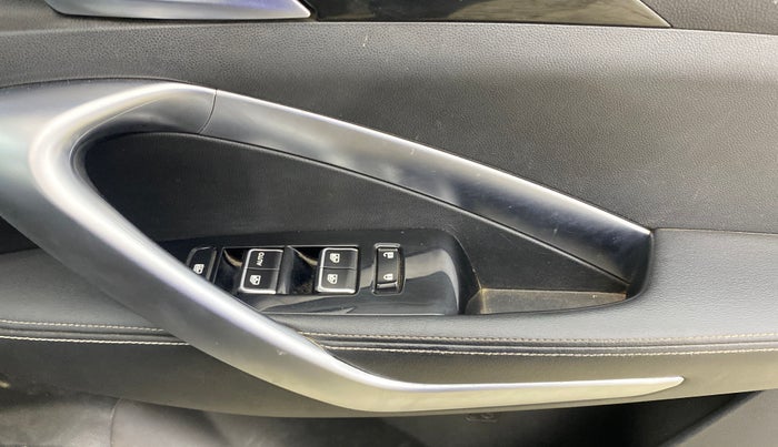 2019 MG HECTOR SMART HYBRID 1.5 PETROL, Petrol, Manual, 77,753 km, Driver Side Door Panels Control