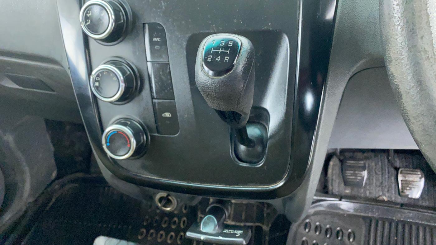 2018 Mahindra Kuv100 K2 TRIP CNG, CNG, Manual, 79,577 km, Gear Lever