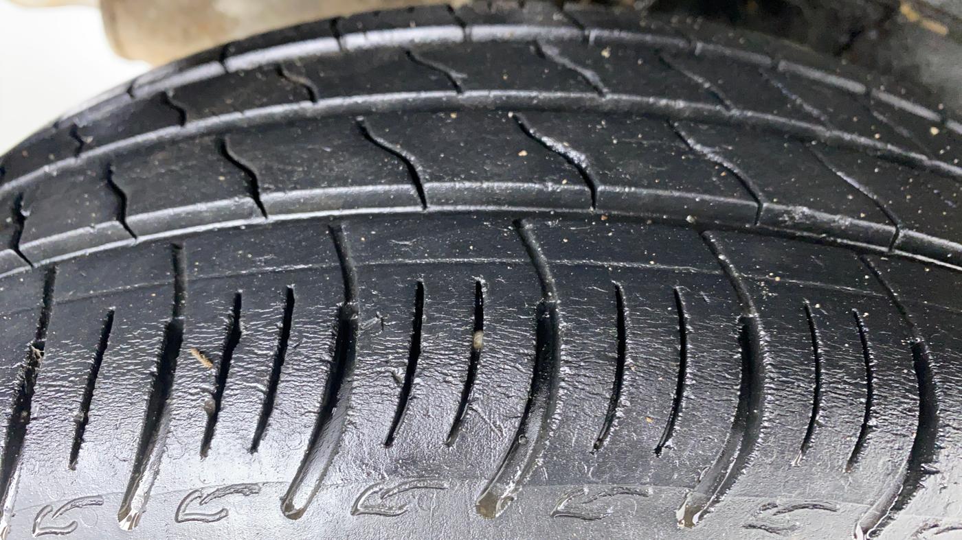 2018 Mahindra Kuv100 K2 TRIP CNG, CNG, Manual, 79,577 km, Right Rear Tyre Tread