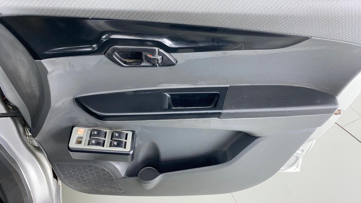 2018 Mahindra Kuv100 K2 TRIP CNG, CNG, Manual, 79,577 km, Driver Side Door Panels Control