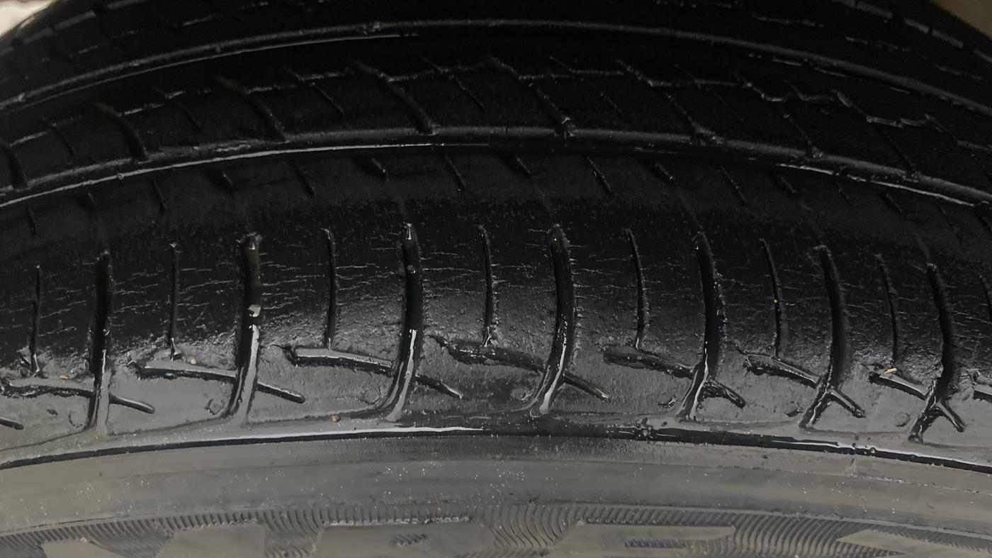 2015 Toyota Etios Liva G, Petrol, Manual, 34,776 km, Right Rear Tyre Tread