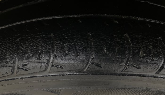 2015 Toyota Etios Liva G, Petrol, Manual, 34,776 km, Left Front Tyre Tread