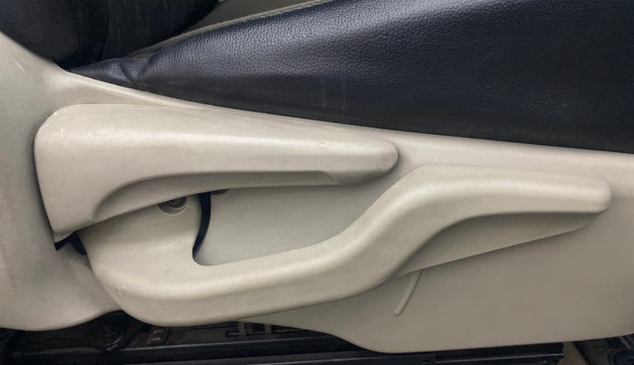 2015 Toyota Etios Liva G, Petrol, Manual, 34,776 km, Driver Side Adjustment Panel