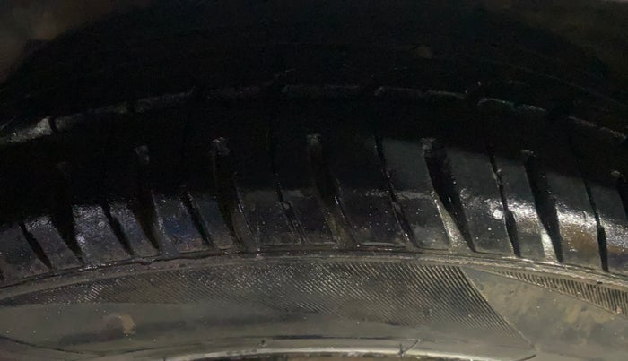2016 Hyundai Grand i10 SPORTZ 1.2 KAPPA VTVT, Petrol, Manual, 46,229 km, Left Front Tyre Tread