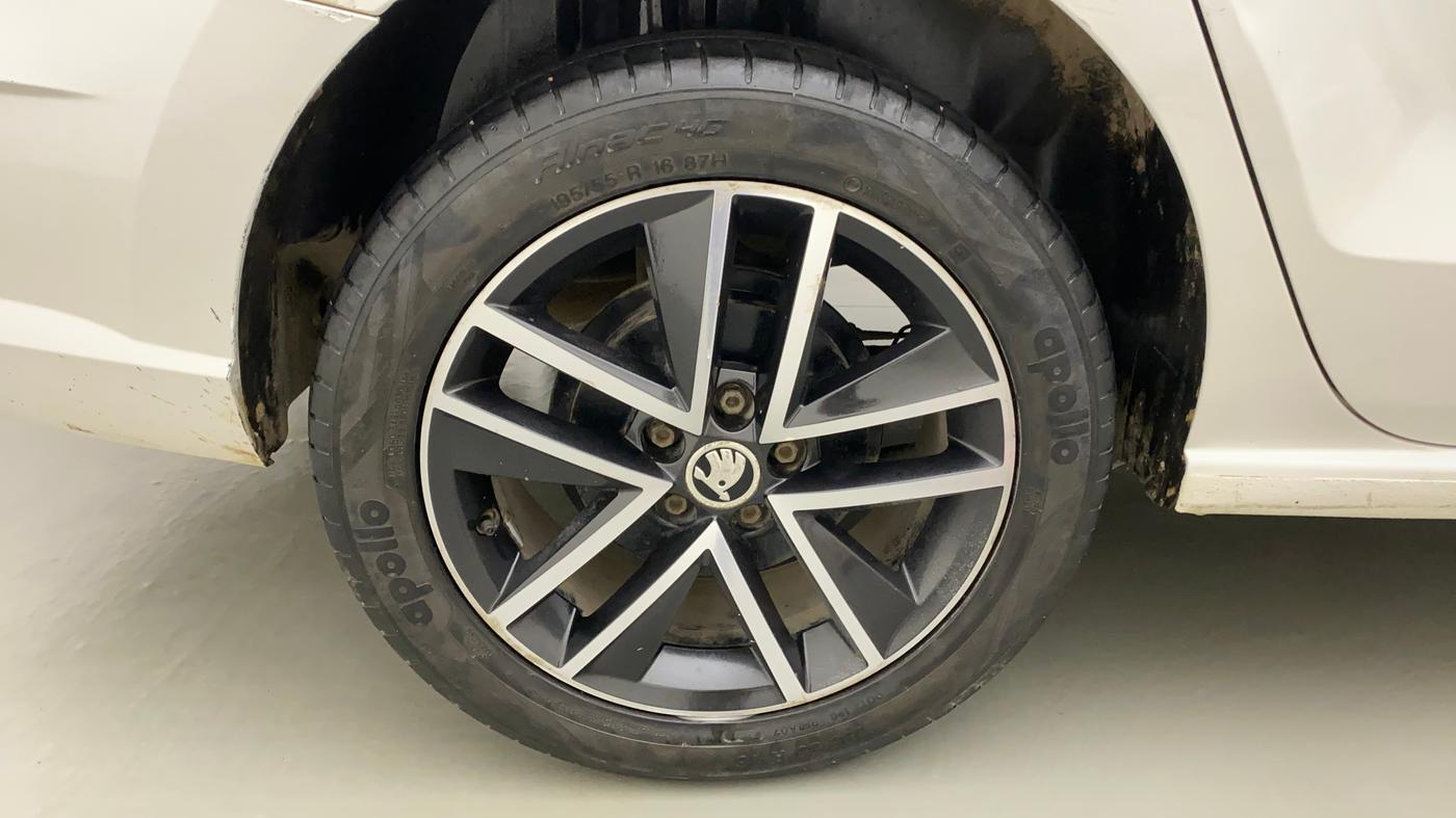 2017 Skoda Rapid MONTE CARLO 1.6 MPI AT, CNG, Automatic, 38,857 km, Right Rear Wheel