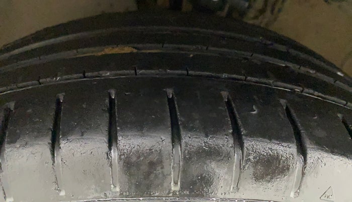 2017 Skoda Rapid MONTE CARLO 1.6 MPI AT, CNG, Automatic, 38,857 km, Left Front Tyre Tread