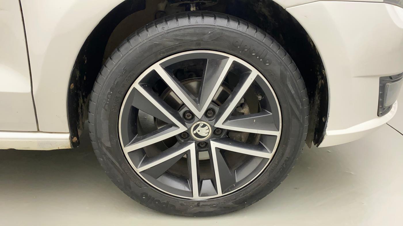 2017 Skoda Rapid MONTE CARLO 1.6 MPI AT, CNG, Automatic, 38,857 km, Right Front Wheel