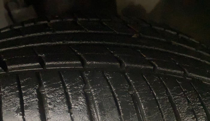 2017 Renault Kwid RXT 1.0 AMT, Petrol, Automatic, 29,536 km, Left Front Tyre Tread