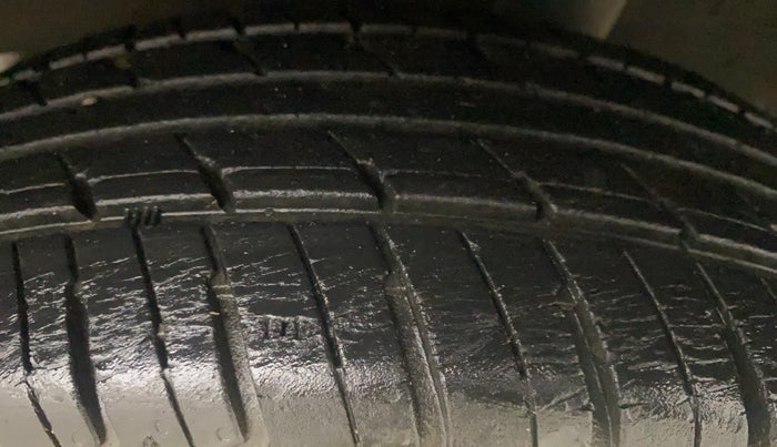 2017 Renault Kwid RXT 1.0 AMT, Petrol, Automatic, 29,536 km, Left Rear Tyre Tread