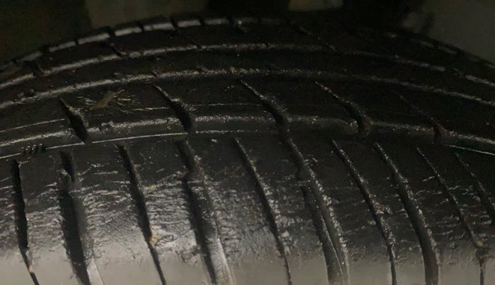 2017 Renault Kwid RXT 1.0 AMT, Petrol, Automatic, 29,536 km, Right Front Tyre Tread