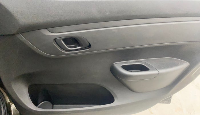 2017 Renault Kwid RXT 1.0 AMT, Petrol, Automatic, 29,536 km, Driver Side Door Panels Control