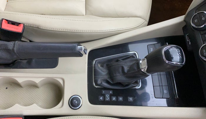 2018 Skoda Octavia L&K 1.8 TSI AT, Petrol, Automatic, 57,765 km, Gear Lever