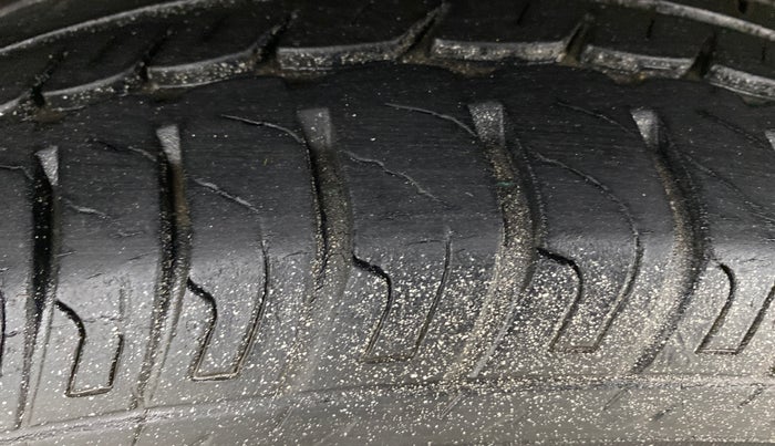 2017 Maruti Wagon R 1.0 VXI AMT, Petrol, Automatic, 17,765 km, Right Rear Tyre Tread