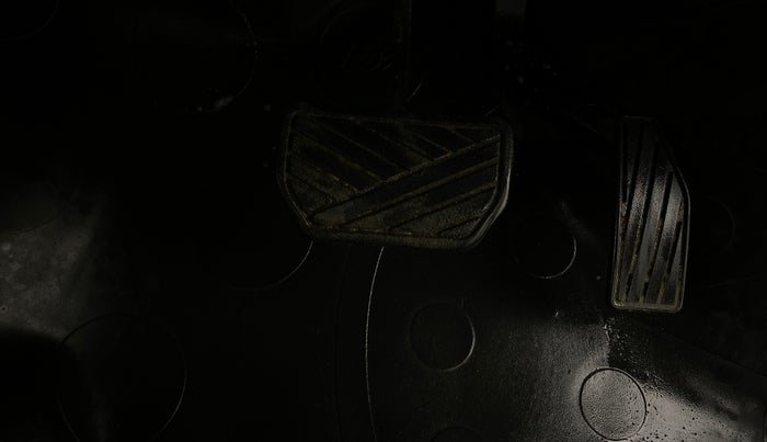 2017 Maruti Wagon R 1.0 VXI AMT, Petrol, Automatic, 17,765 km, Pedals