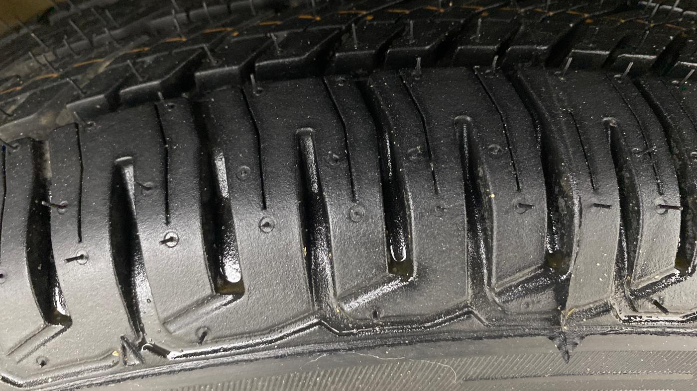 2017 Maruti Wagon R 1.0 VXI AMT, Petrol, Automatic, 17,765 km, Right Front Tyre Tread