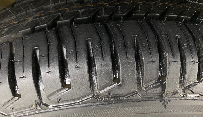 2017 Maruti Wagon R 1.0 VXI AMT, Petrol, Automatic, 17,765 km, Right Front Tyre Tread