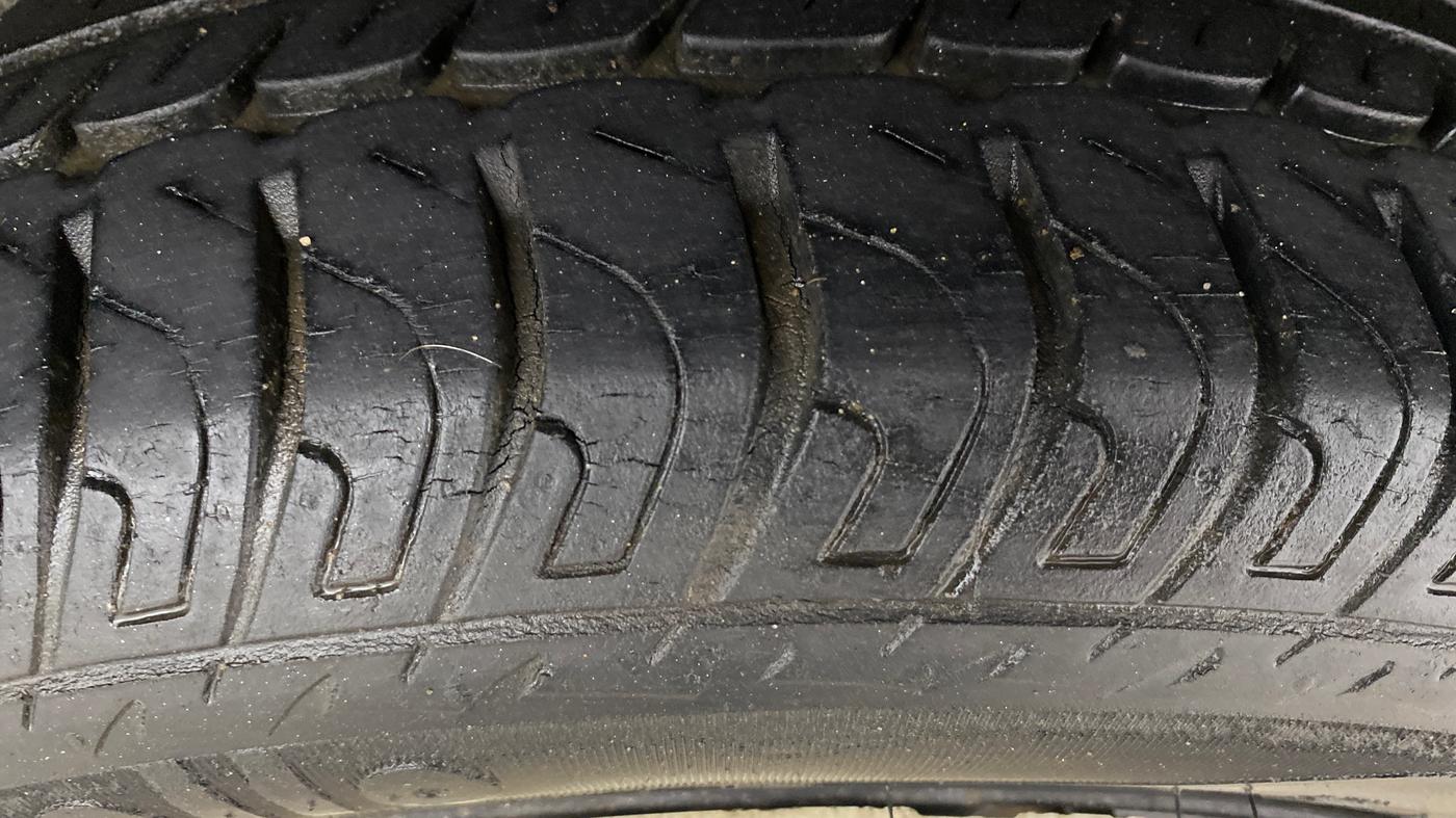 2017 Maruti Wagon R 1.0 VXI AMT, Petrol, Automatic, 17,765 km, Left Rear Tyre Tread