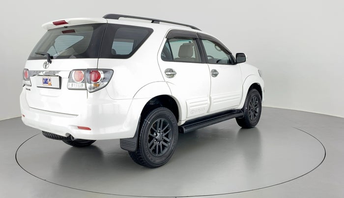 2015 Toyota Fortuner 3.0 MT 4X2, Diesel, Manual, 50,357 km, Right Back Diagonal