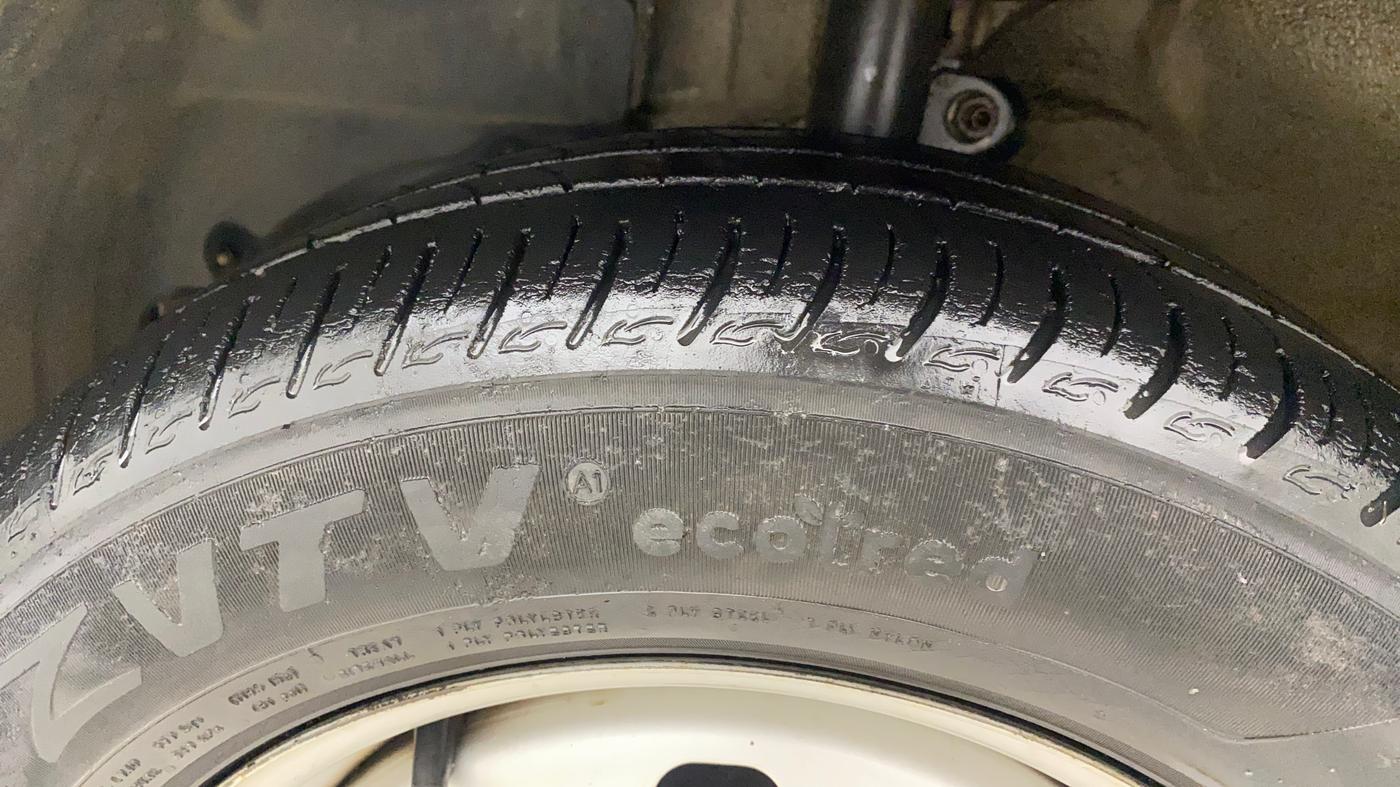 2020 Mahindra KUV 100 NXT K2+ P 6 STR, Petrol, Manual, 25,706 km, Left Front Tyre Tread