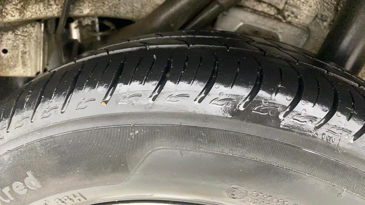 2020 Mahindra KUV 100 NXT K2+ P 6 STR, Petrol, Manual, 25,706 km, Left Rear Tyre Tread