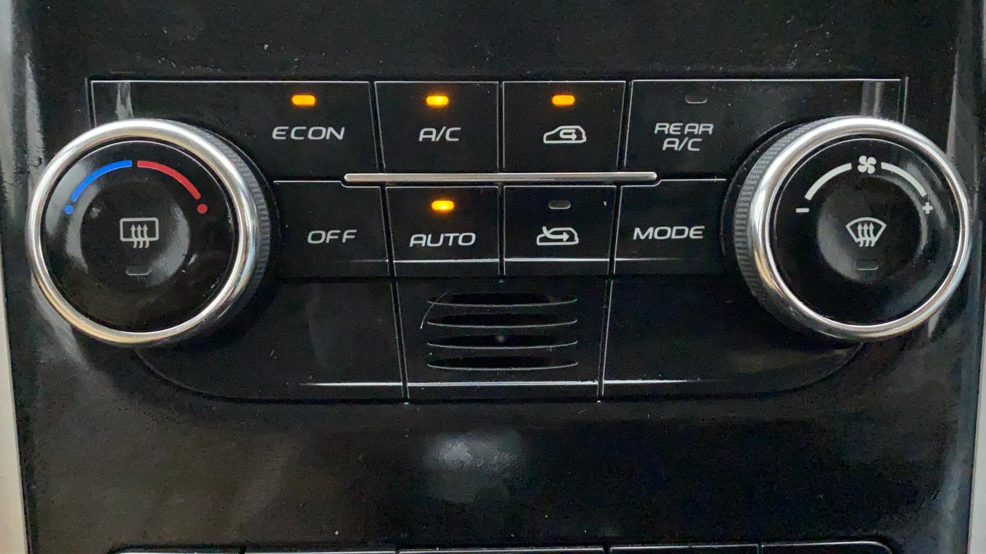 2020 Mahindra XUV500 W11 (O), Diesel, Manual, 55,921 km, Automatic Climate Control