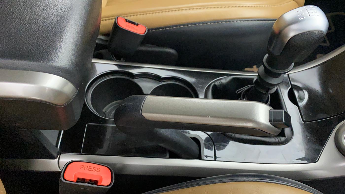 2020 Mahindra XUV500 W11 (O), Diesel, Manual, 55,921 km, Gear Lever