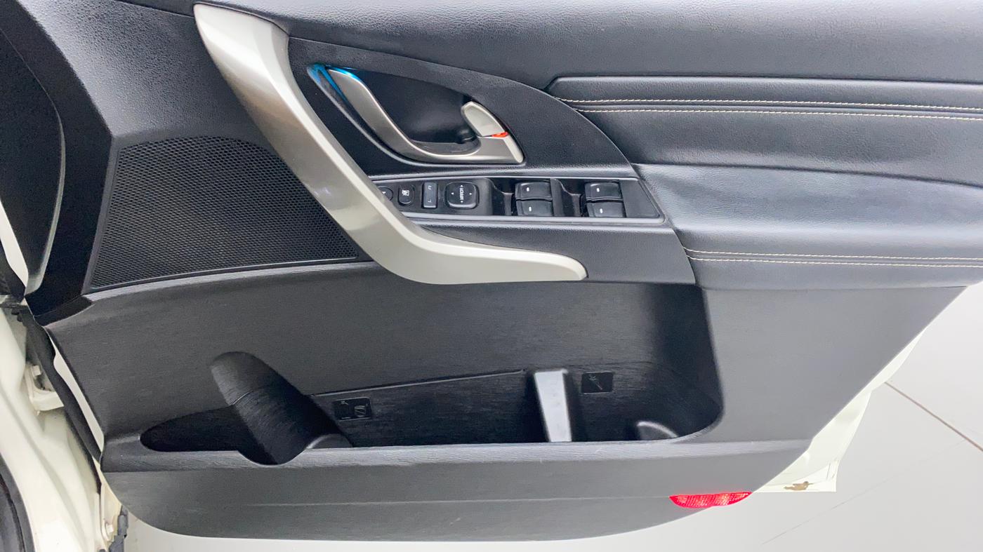 2020 Mahindra XUV500 W11 (O), Diesel, Manual, 55,921 km, Driver Side Door Panels Control