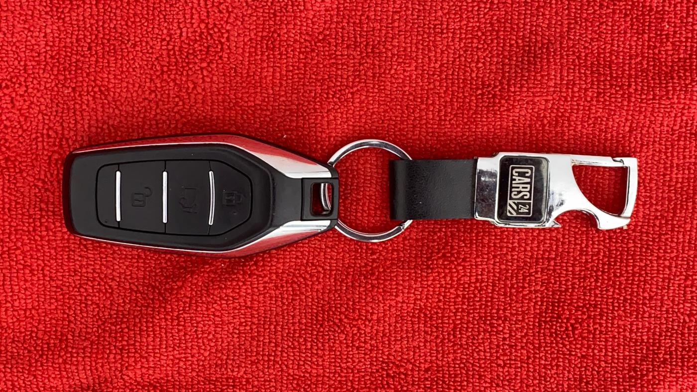 2020 Mahindra XUV500 W11 (O), Diesel, Manual, 55,921 km, Key Close Up
