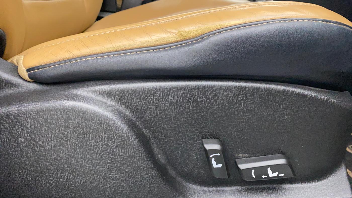 2020 Mahindra XUV500 W11 (O), Diesel, Manual, 55,921 km, Driver Side Adjustment Panel