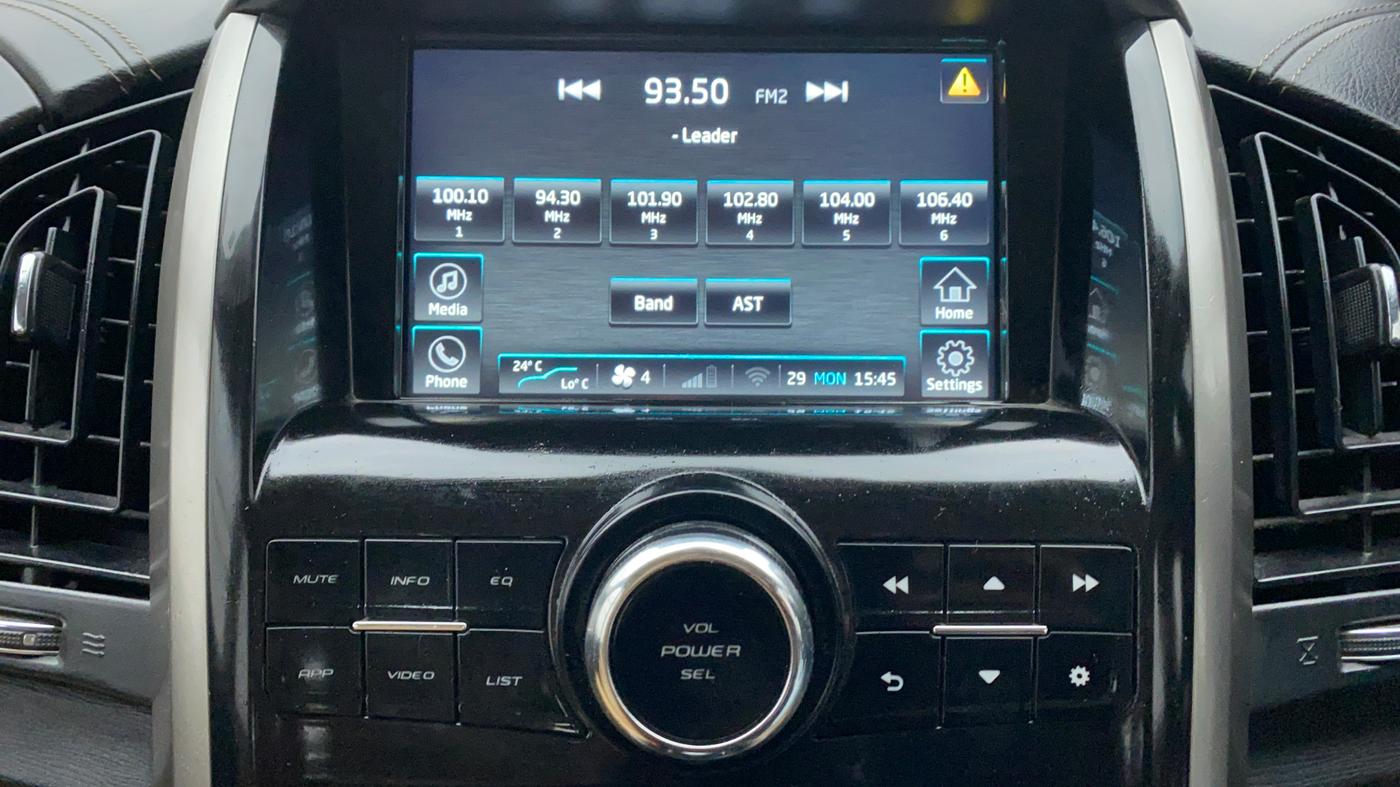 2020 Mahindra XUV500 W11 (O), Diesel, Manual, 55,921 km, Infotainment System