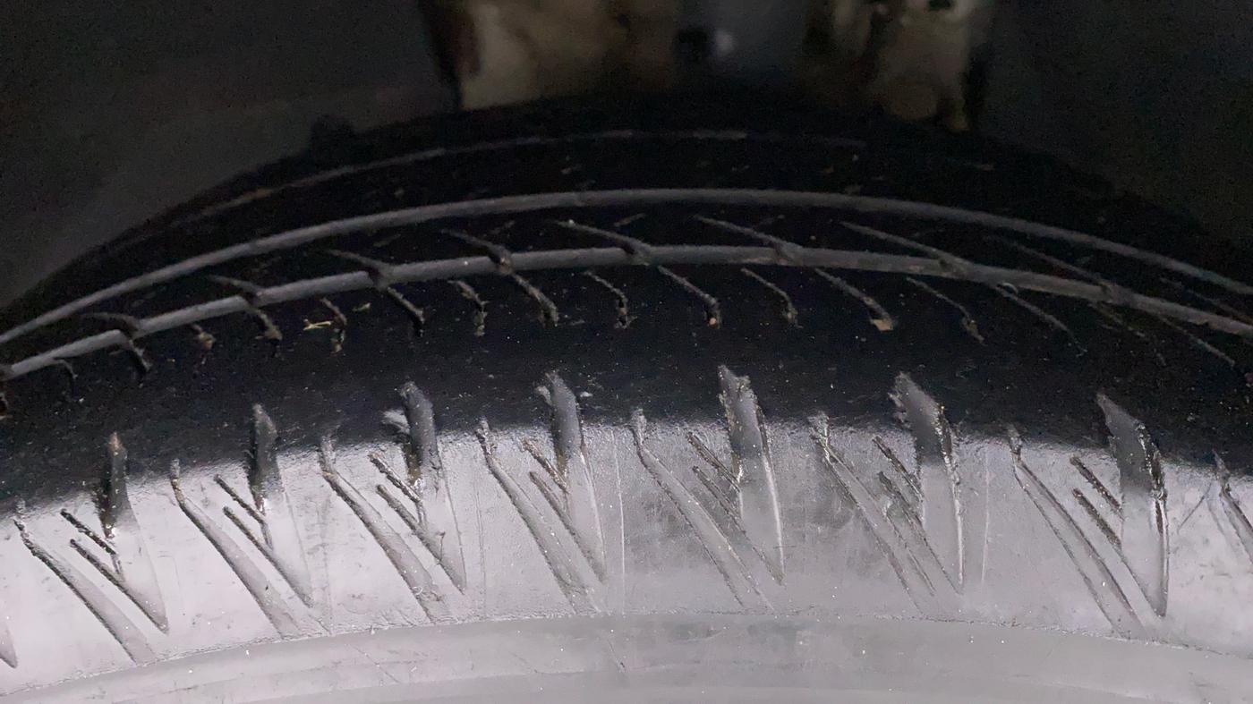 2020 Mahindra XUV500 W11 (O), Diesel, Manual, 55,921 km, Left Front Tyre Tread