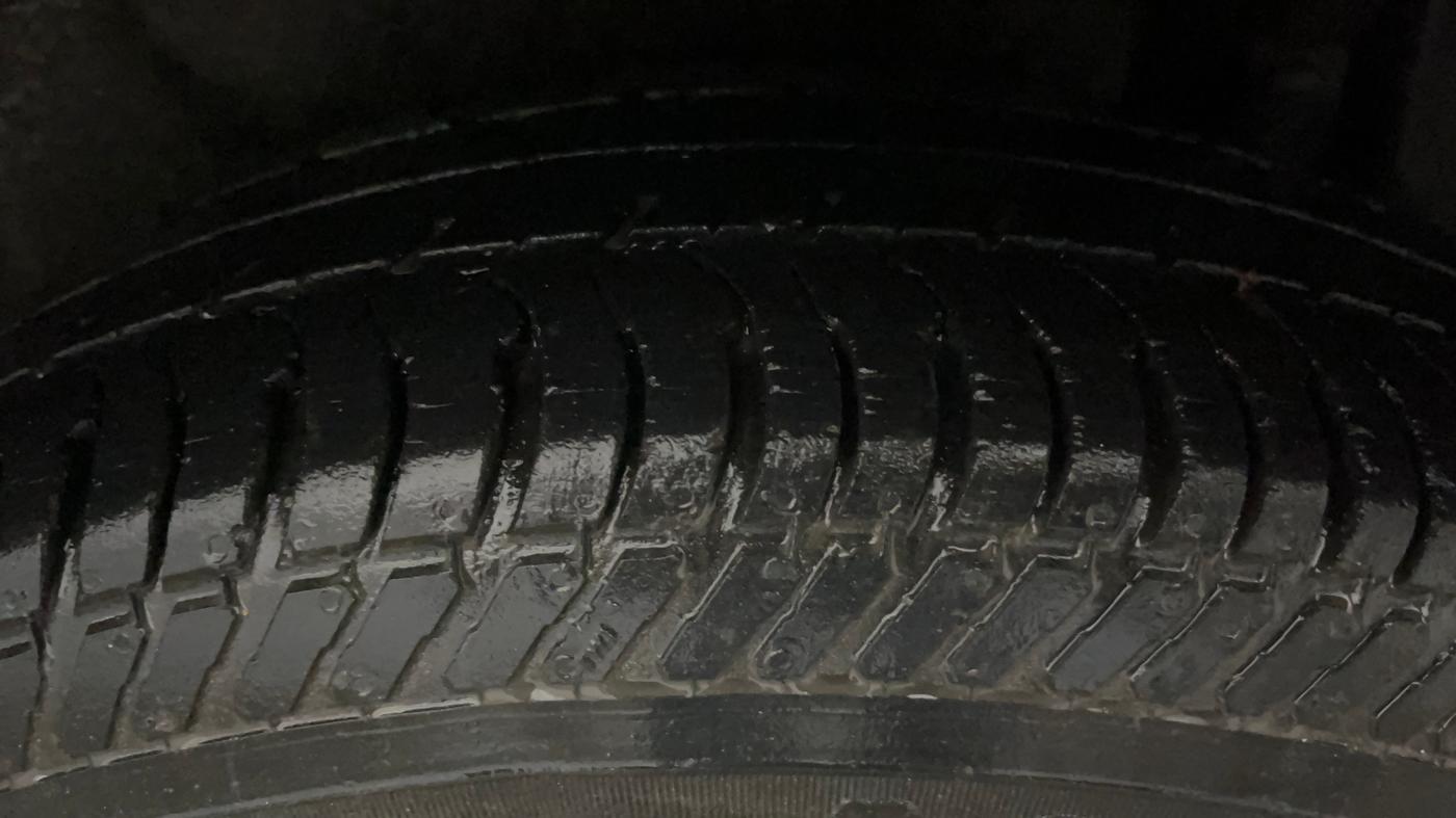 2015 Maruti Swift Dzire VXI, Petrol, Manual, 58,758 km, Left Rear Tyre Tread