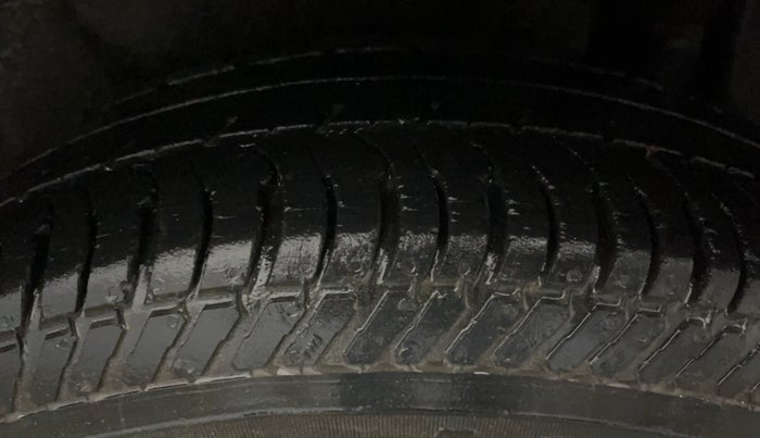 2015 Maruti Swift Dzire VXI, Petrol, Manual, 58,758 km, Left Rear Tyre Tread