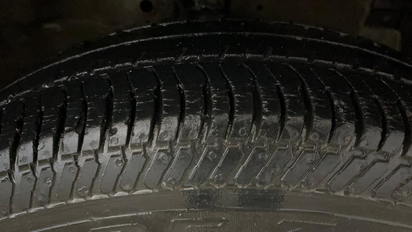 2015 Maruti Swift Dzire VXI, Petrol, Manual, 58,758 km, Right Front Tyre Tread