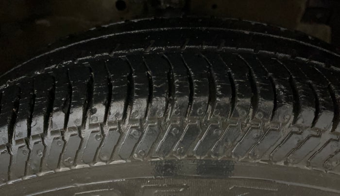 2015 Maruti Swift Dzire VXI, Petrol, Manual, 58,758 km, Right Front Tyre Tread