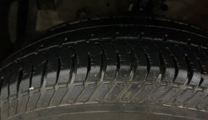 2015 Maruti Swift Dzire VXI, Petrol, Manual, 58,758 km, Left Front Tyre Tread