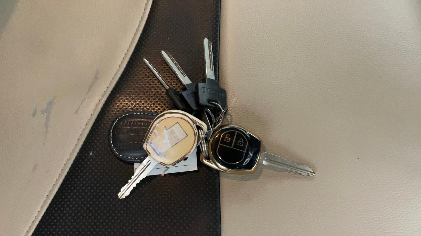 2015 Maruti Swift Dzire VXI, Petrol, Manual, 58,758 km, Key Close Up