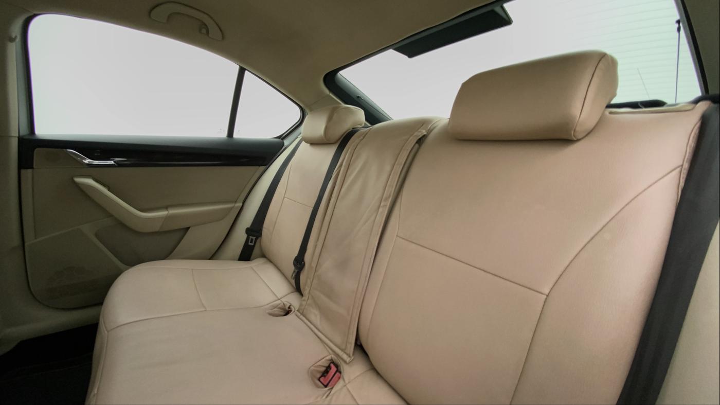 2013 Skoda Octavia AMBITION 1.4 TSI, Petrol, Manual, 81,854 km, Right Side Rear Door Cabin