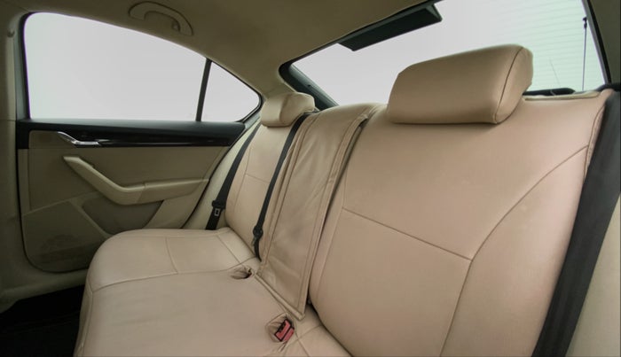 2013 Skoda Octavia AMBITION 1.4 TSI, Petrol, Manual, 81,854 km, Right Side Rear Door Cabin