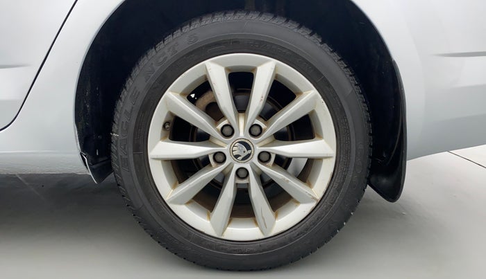 2013 Skoda Octavia AMBITION 1.4 TSI, Petrol, Manual, 81,854 km, Left Rear Wheel