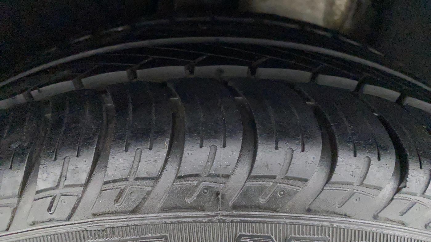 2013 Skoda Octavia AMBITION 1.4 TSI, Petrol, Manual, 81,854 km, Left Front Tyre Tread