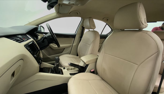 2013 Skoda Octavia AMBITION 1.4 TSI, Petrol, Manual, 81,854 km, Right Side Front Door Cabin
