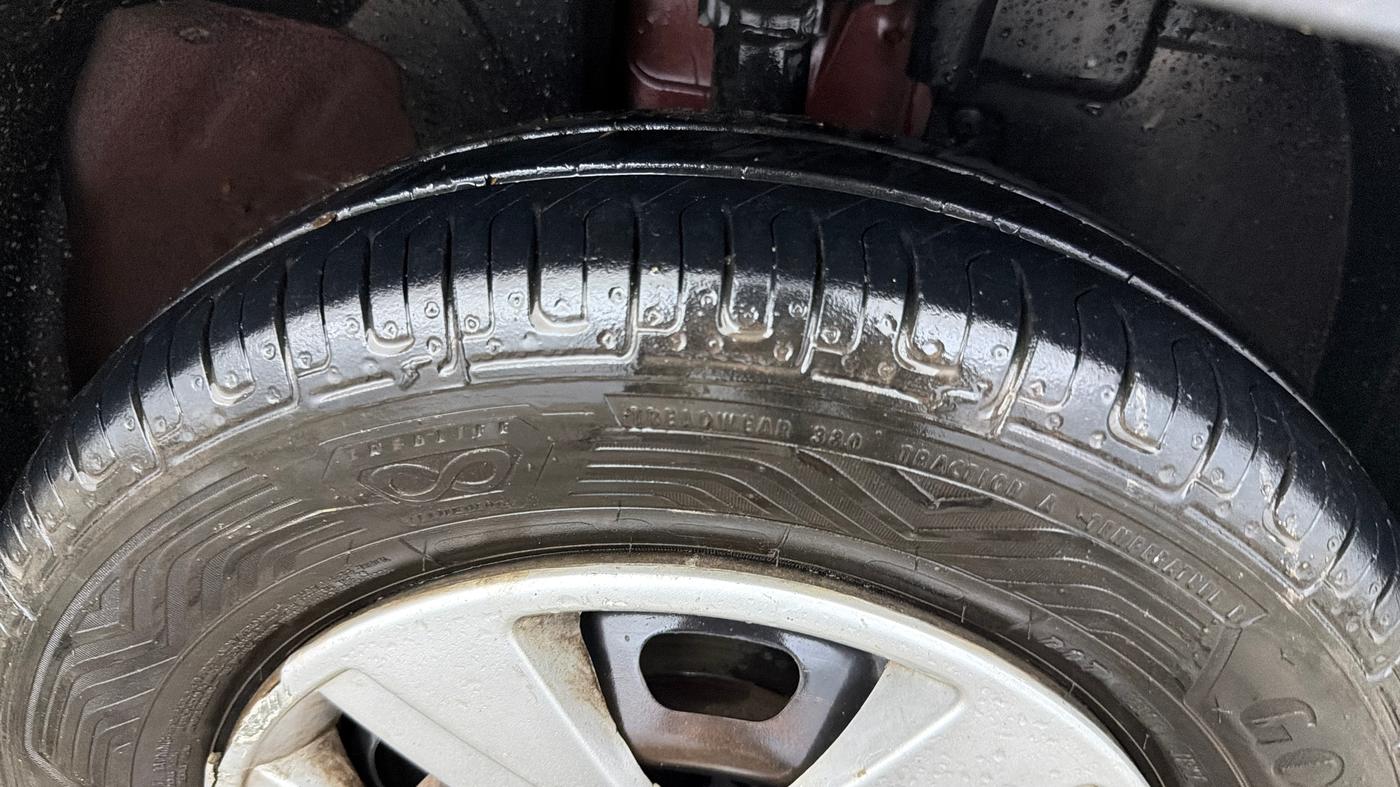 2017 Renault Kwid RXT 1.0 AMT, Petrol, Automatic, 47,686 km, Right Front Tyre Tread