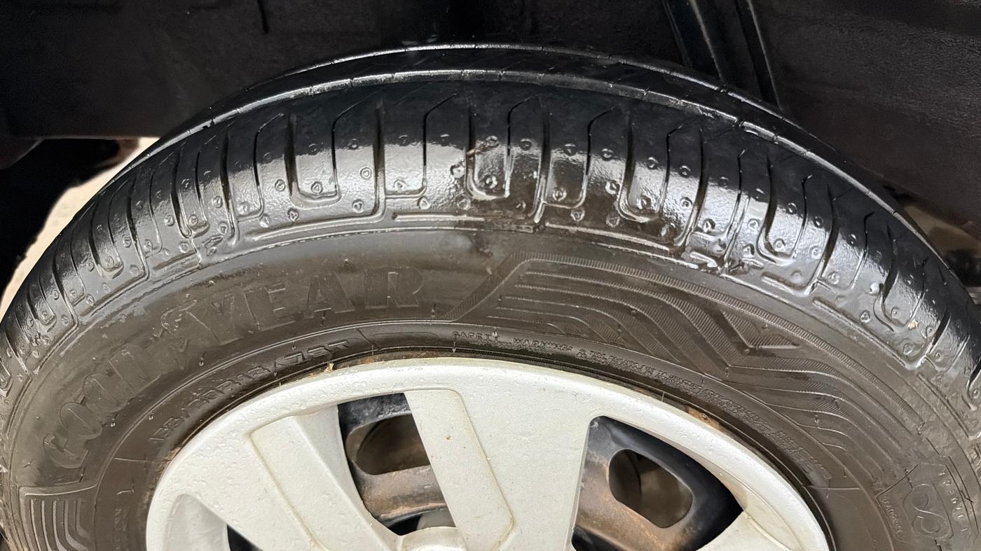 2017 Renault Kwid RXT 1.0 AMT, Petrol, Automatic, 47,686 km, Right Rear Tyre Tread