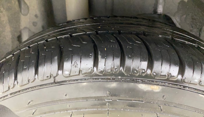 2018 Ford Figo Aspire TITANIUM 1.2 PETROL, Petrol, Manual, 94,480 km, Right Rear Tyre Tread