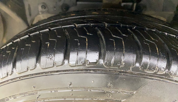 2018 Ford Figo Aspire TITANIUM 1.2 PETROL, Petrol, Manual, 94,480 km, Left Front Tyre Tread