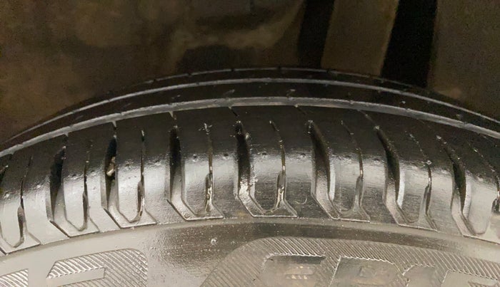 2019 Maruti Swift VXI, Petrol, Manual, 34,723 km, Left Rear Tyre Tread