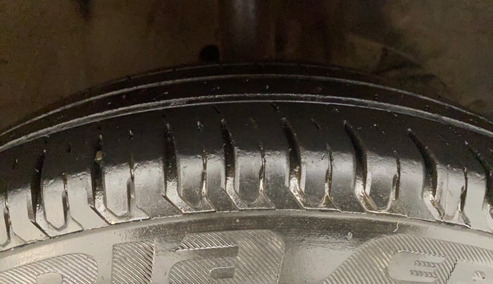 2019 Maruti Swift VXI, Petrol, Manual, 34,723 km, Right Front Tyre Tread