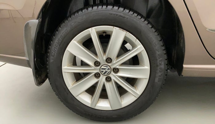 2016 Volkswagen Vento HIGHLINE PETROL AT, Petrol, Automatic, 87,911 km, Right Rear Wheel